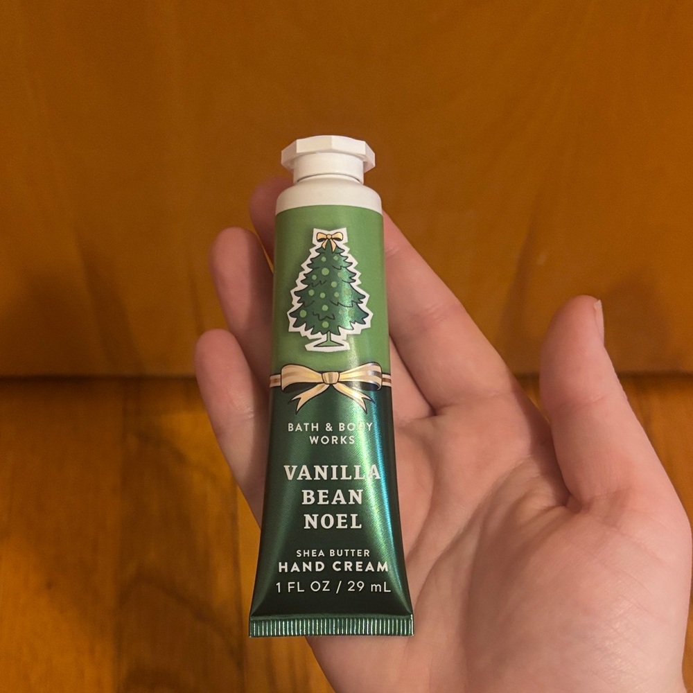 Bath & Body Works Vanilla Bean Noel Hand Cream - Green and Gold